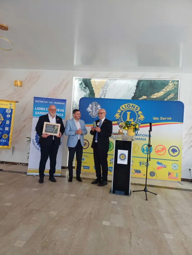 Ședința aniversară — 3
