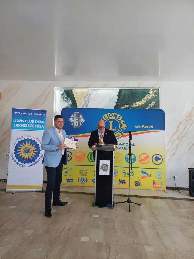 Ședința aniversară — 4