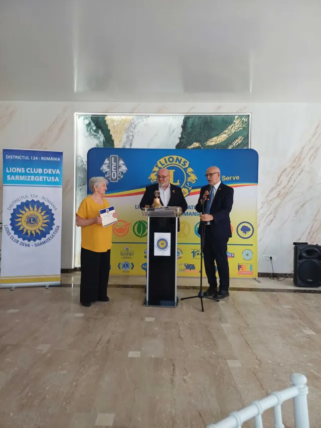 Ședința aniversară — 8