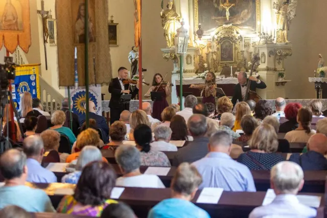 Excelență artistică și solidaritate comunitară, oferite de Lions Club Deva Sarmizegetusa — 4