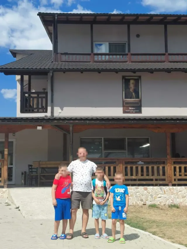 Vacanță pentru familia B. — 3