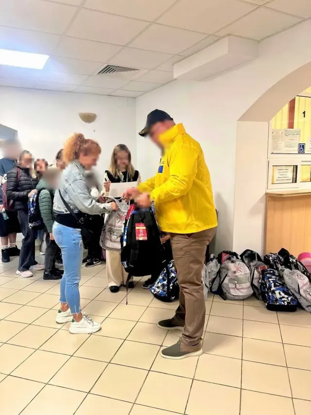 Ghiozdane cu rechizite pentru copii din familii aflate în dificultate — 5