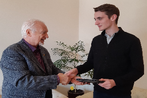 Donatie tableta - elev merituos - Lions Club Oradea