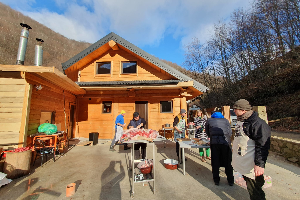 Tradiții românești - prepararea bucatelor din porc - Lions Club Cluj-Napoca Transilvania